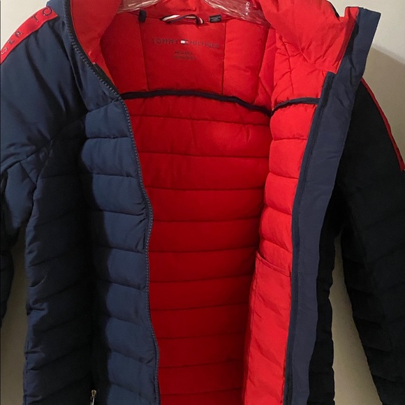Tommy Hilfiger Women’s Red Packable Lightweight Hooded Puffer Jacket - Picture 13 of 13